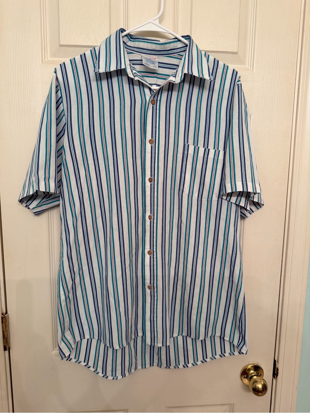 Vintage Fashion SealMen's Short Sleeve Button-Up Shirt — Blue & White Striped